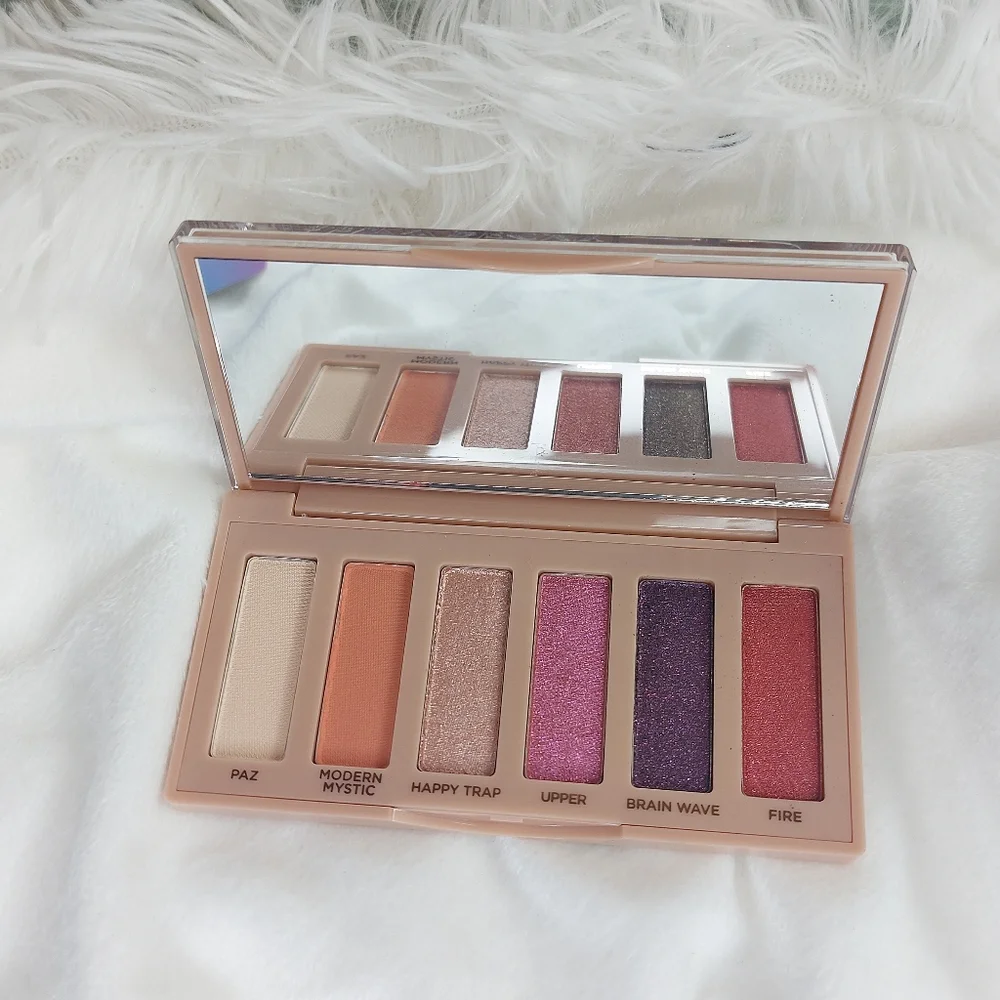 Urban Decay Naked Smiley 6 Eyeshadow Palette in Chill Happy NWT